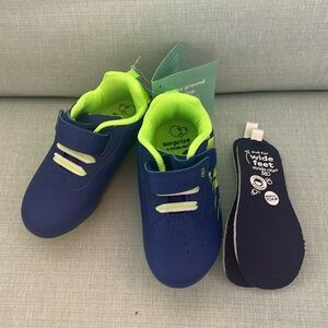 NWT Stride Rite 7M Shoes
